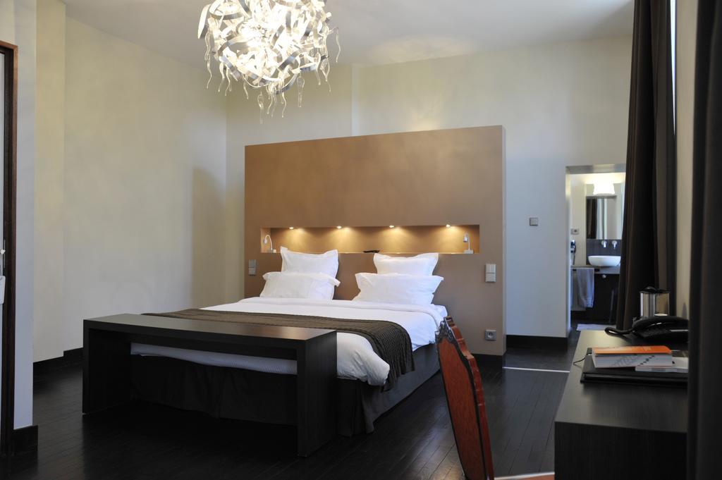 Chateau De Champlong Table Hotel **** Golf & Spa Villerest  Rom bilde