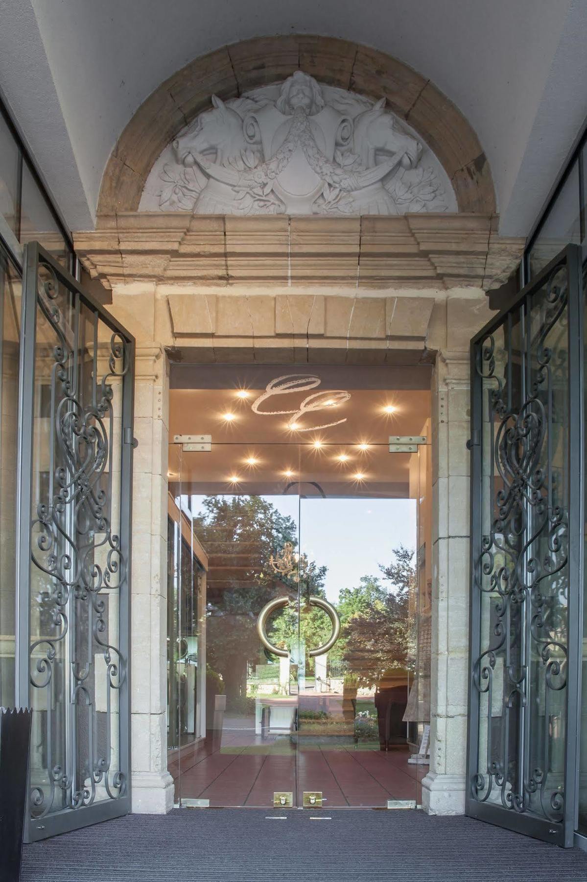 Chateau De Champlong Table Hotel **** Golf & Spa Villerest  Eksteriør bilde