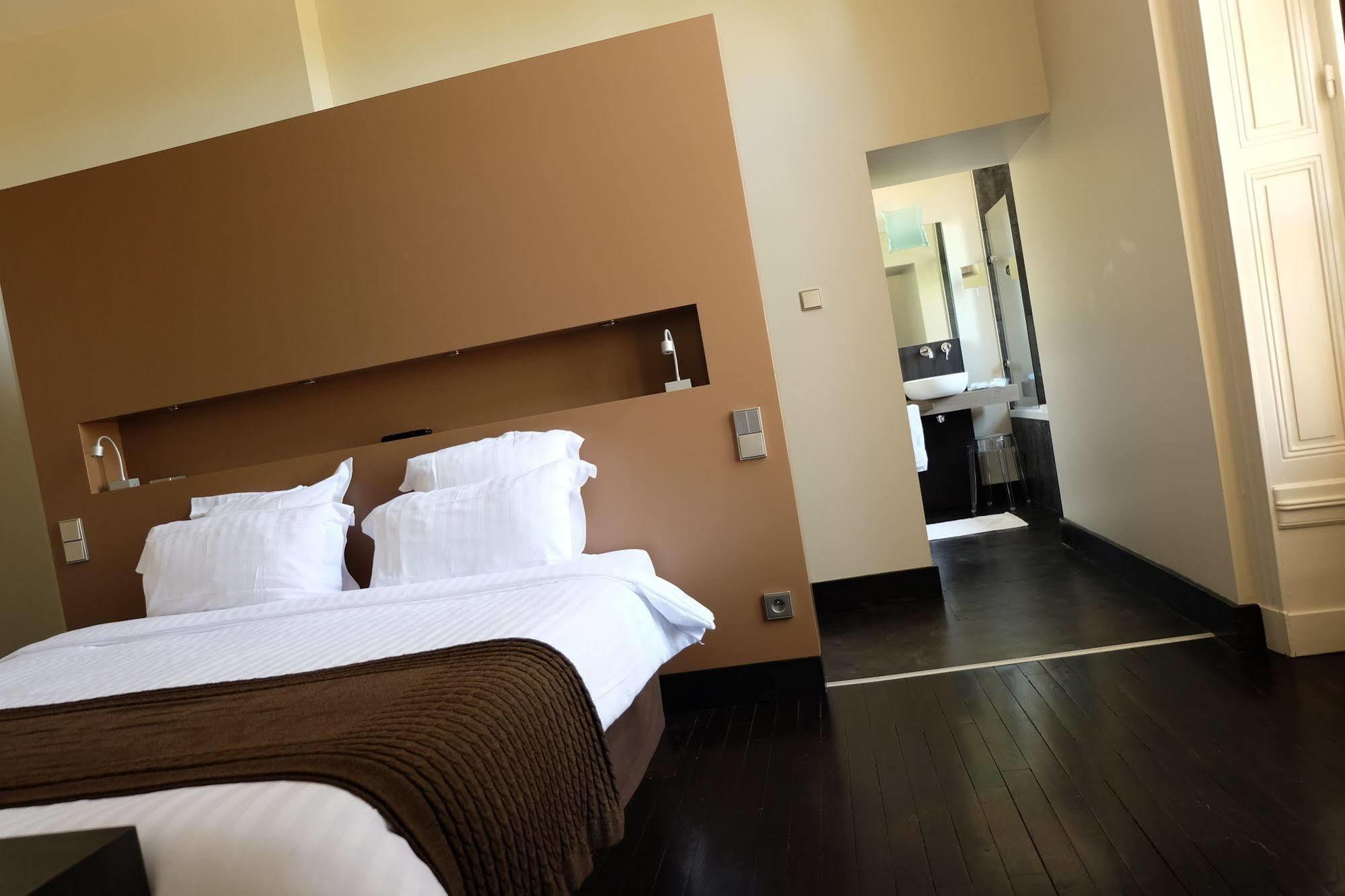 Chateau De Champlong Table Hotel **** Golf & Spa Villerest  Eksteriør bilde